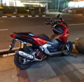 Honda ADV 160 merah