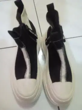 Sepatu Masih Baru UK 41 boleh nego tipis no minus