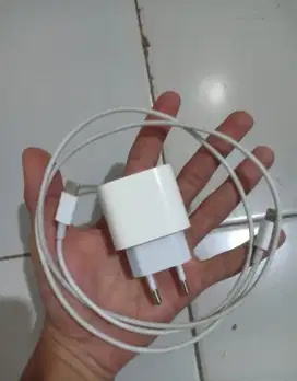 MAHARIN AJA CHARGER IPHONE 12 KONDISI MULUS