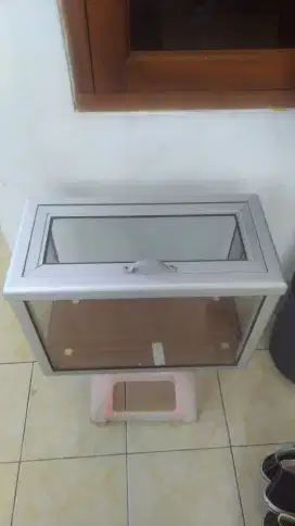 Etalase Kaca Rujak Jambu Kristal Bekas 220