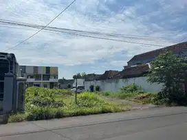 DIJUAL TANAH DAN RUMAH INDEN LOKASI PINGGIR JALAN BUMIAYU KOTA MALANG