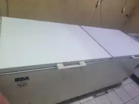 Di jual freezer box + freezer 1 pintu
