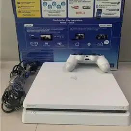 PS 4 slim Putih