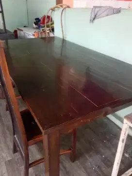 Jual.cepat meja makan ukuran 6.orang.