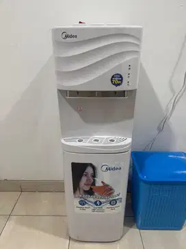 Dispenser Midea galon bawah 99% mulus tanpa ada cacat