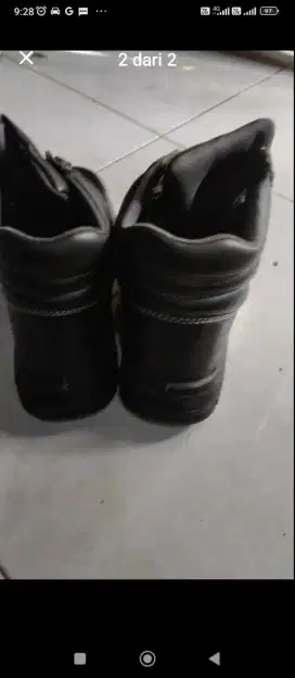 Sepatu safety kent