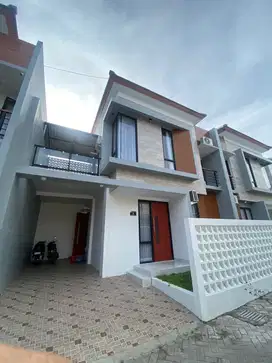 DEKAT MALIOBORO   RUMAH 2 LANTAI CANTIK DEKAT KEMANAPUN
