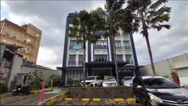 Di Sewakan Gedung Komersial lokasi strategis, Bangunan Baru, Lbk Bulus