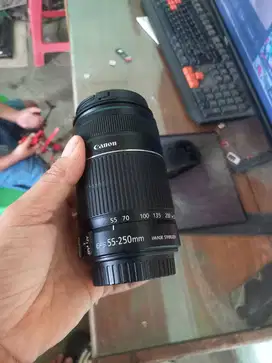 Lensa tele canon 55-250mm second like new. Plus tas.