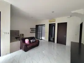 Rumah 2 LT Cantik di Suvarna Sutera Tangerang 1K90004K