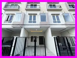 dhyana Rumah baru ukuran 3x13.5m jalan 2 mobil di komplek taman ratu