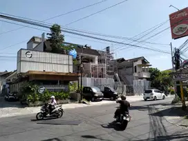 DiJual Ruko 3 Lt Baru Jl Demangan baru ditengah jalur UGM,UNY,UIN