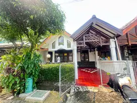 Disewakan rumah besar asri hoek di Kemang Pratama Bekasi