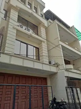Rumah gandeng 2 unit , 4 lantai siap huni di mangga besar