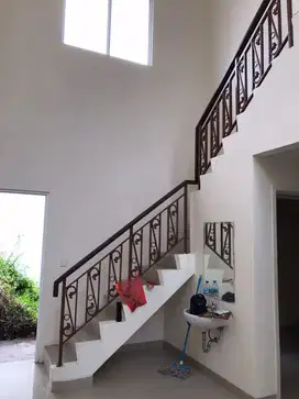 Rumah siap huni 2 lt cluster la seine di JGC, Cakung,Jakarta Timur