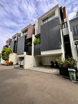 Rumah 3 Lantai di Cilandak, Jakarta Selatan