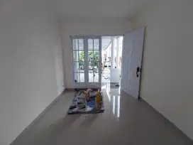 DIJUAL RUMAH DI CLUSTER DEPAN KOTA WISATA, SUDAH RENOVASI