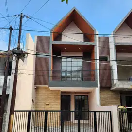Dijual Rumah Mezanin Baru Gress Di Rungkut Mapan Surabaya