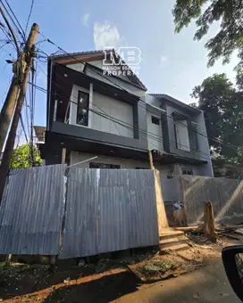 RUMAH BAGUS POSISI HOEK LOKASI STRATEGIS DI GRIYA LOKA BSD CITY -