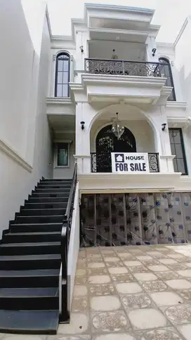 Dijual Rumah Tinggal bagus bisa buat usaha, kantor di Jagakarsa Jaksel