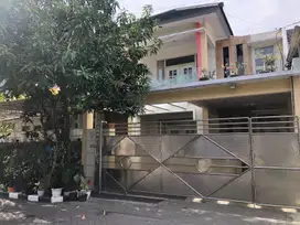 Rumah 2 Lantai di Babatan Pratama: Full Marmer Italia, Kitchen Set MWH
