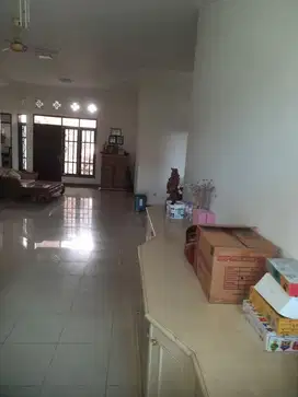 Sewa rumah semi furnished jl darmo baru timur