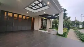 DIJUAL Rumah Sultan HIGH CEILING TRESOR dari Sinarmas Land