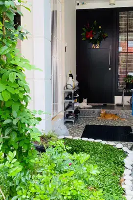 Rumah 2 Lantai Full Furnished Green Village Cipondoh Hadap Selatan
