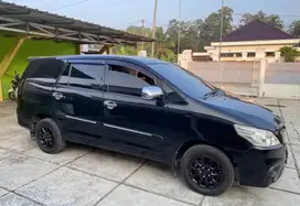 Innova E AT 2015