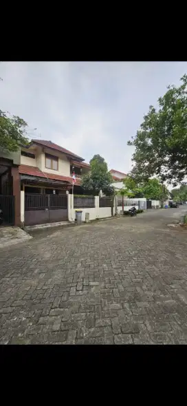 Rumah cantik siap huni jual cepat di Rempoa, tangsel