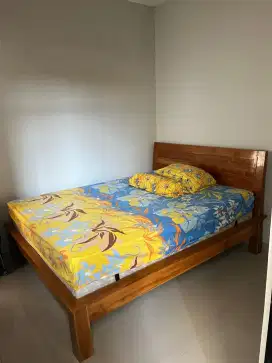 Tempat Tidur dan Meja Rias (Kayu Jati)