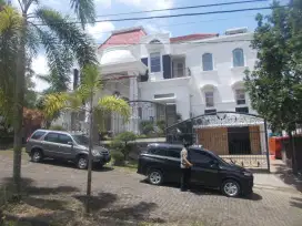 Rumah/Villa Bergaya Klasik Eropa
