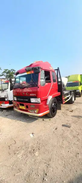 HEAD TRAILER MITSUBISHI FUSO, ENGKEL 4x2, TAHUN 2014 READY 4 UNIT