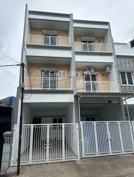 Rumah Baru 3 Lantai Di Tanjung Duren Dekat Kampus S8647
