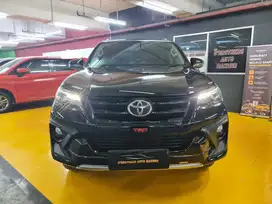 TOYOTA FORTUNER VRZ TRD 2018 HITAM (TDP 40jt)