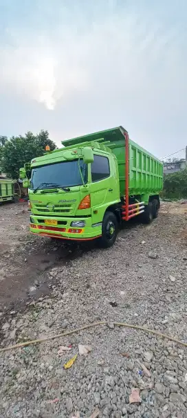 DUMP TRUK HINO FM 260 TI, INDEK 24 KUBIK, TAHUN 2015 READY 1 UNIT