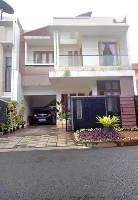 Rumah 2,5 Lantai di Pondok Indah Jakarta Selatan