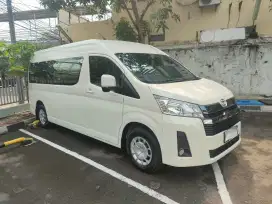 Dijual Toyota Hiace Premio 2.8 Diesel manual, putih km 2000 an