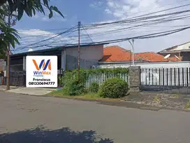 Dijual rumah usaha luas lapang Ex salon mobil  zona commersial  RAYA M