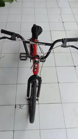 Sepeda anak ukuran 20 berfungsi lumayan untuk anak main sepeda