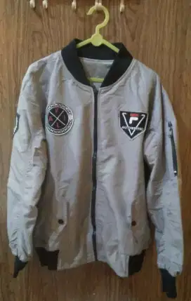 Preloved jaket bolak balik cowok abu abu bahan parasut/kain