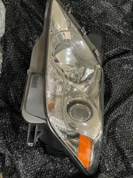 Lampu depan LX570 2010