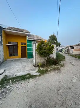 Rumah Kontrakan Puri Kosambi - Posisi Hook - Depan Taman & Mushola