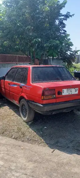 Mobil sedan bekas