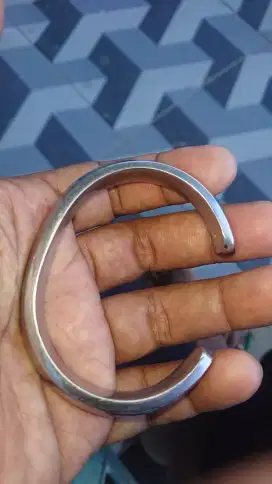 gelang baja putih