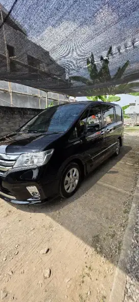 Nissan Serena HWS C26 2013