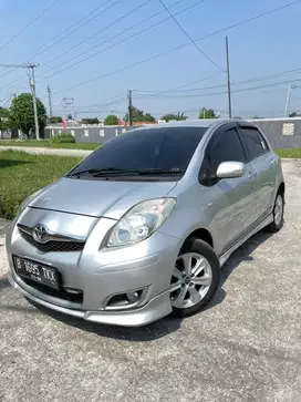 Yaris S Limited 2010 AT