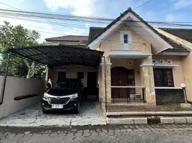 Rumah di perumahan dekat jombor