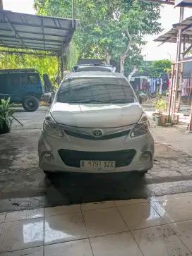 Toyota avanza veloz 2012 siap pakai