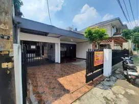 RUMAH DISEWAKAN DI JL DELMAN INDAH. TANAH KUSIR
